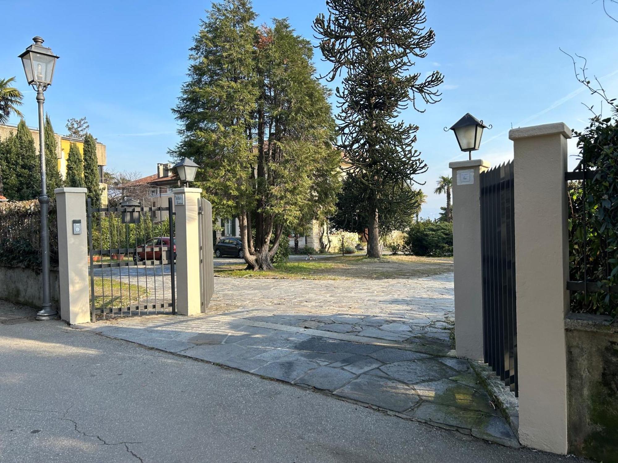 Residenza Dei Fiori Aparthotel Cannero Riviera Exterior photo